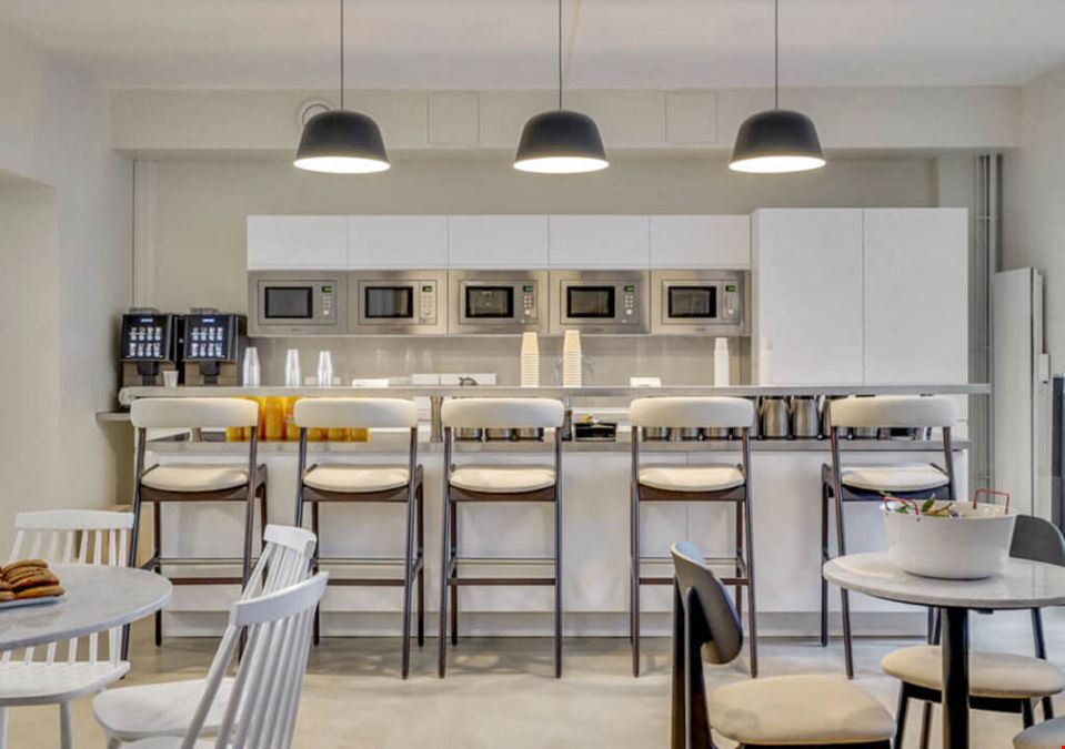 Deskeo - Paris 2 Opera Peace