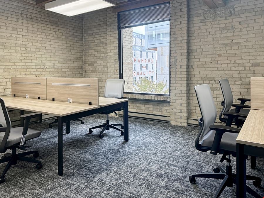 MB, Winnipeg - Lombard Ave