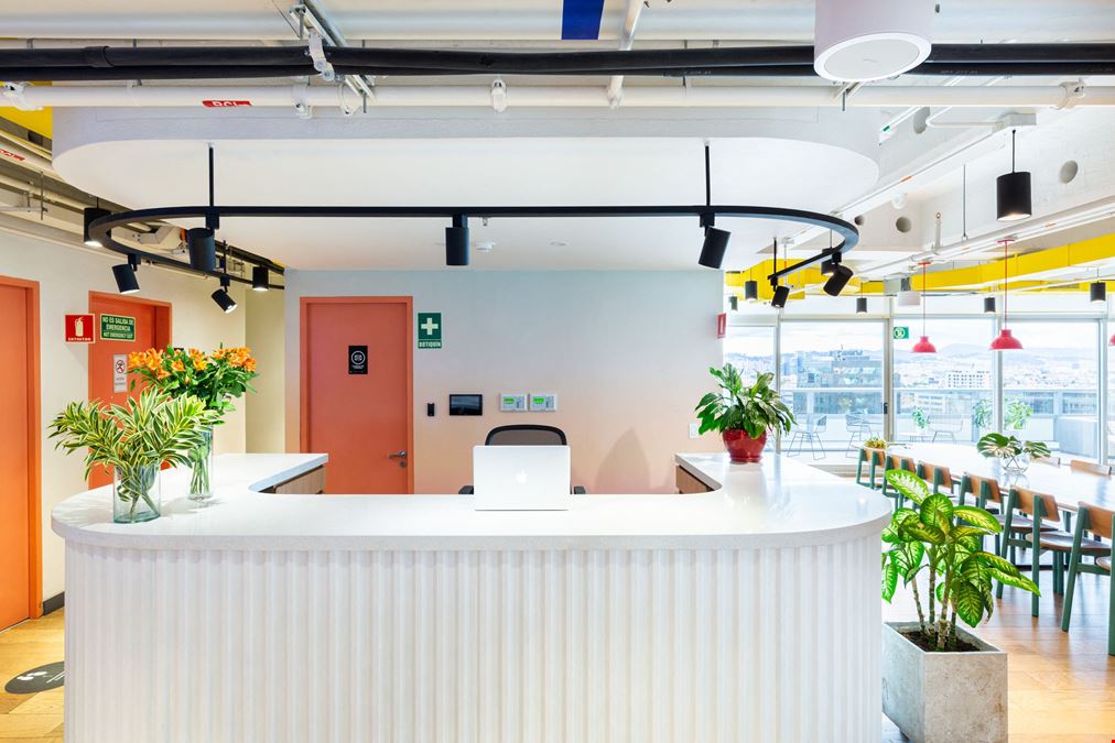 Carrera 11B # 99 - 25