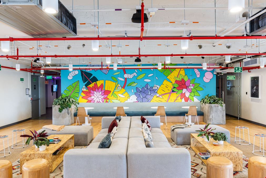 Carrera 11B # 99 - 25