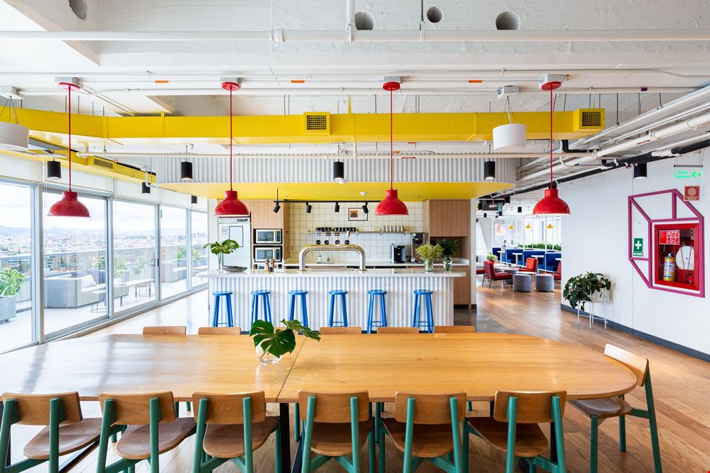 Carrera 11B # 99 - 25