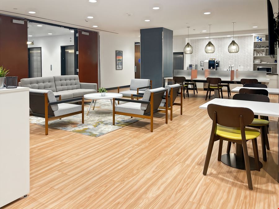 CA, Newport Beach - 5000 Birch Street