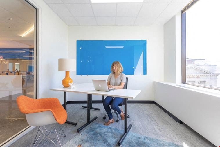 Expansive Day Office