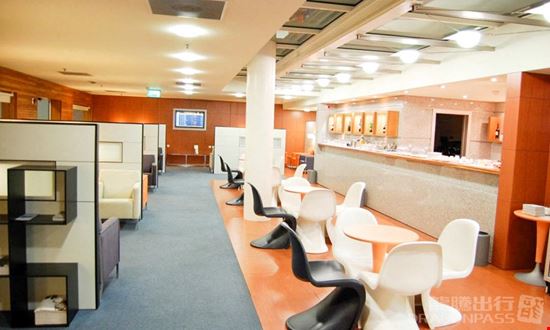 Preview of Airport Lounge Francisco Sa Carneiro Airport Main Terminal Office space for Rent in Porto