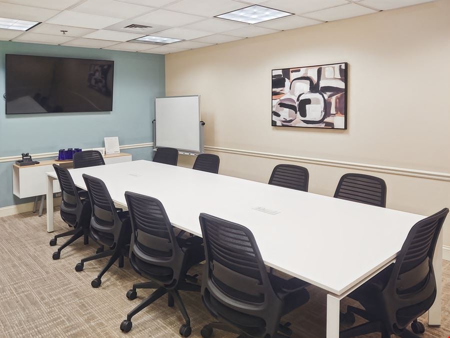 Regus - Savannah - 22 Bull St