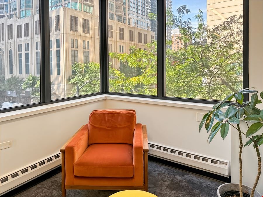 IL, Chicago - E Huron St