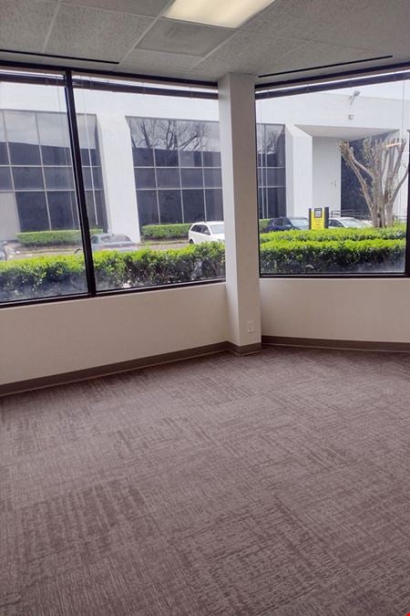 340-350 N Sam Houston Pkwy E