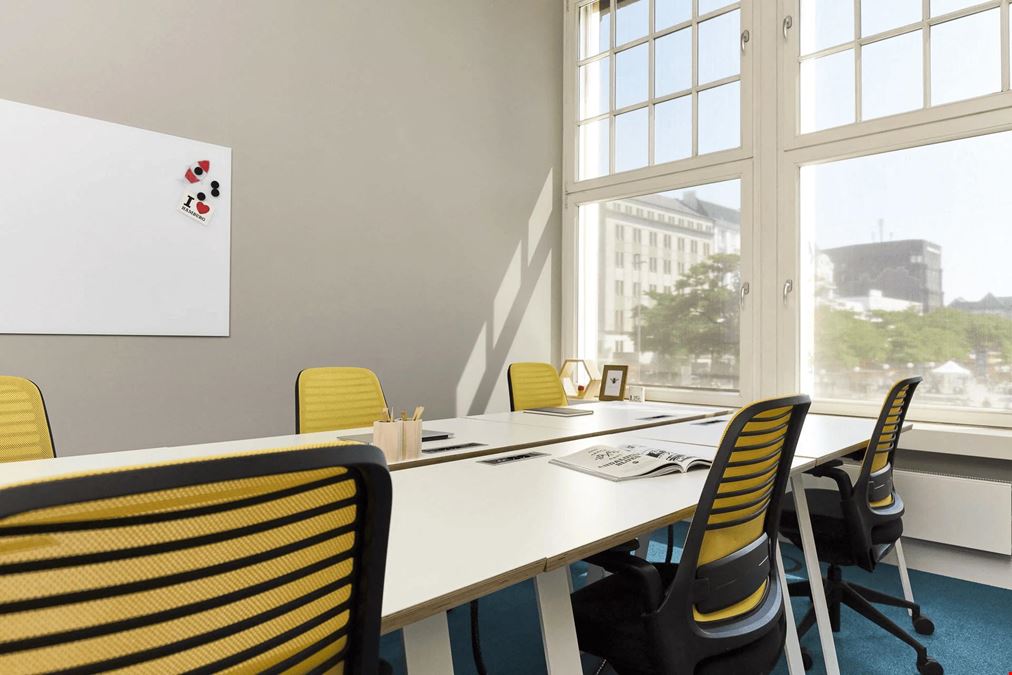 Beehive Heidi-Kabel-Platz 2