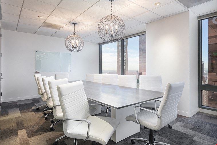 10 Person Meeting Room