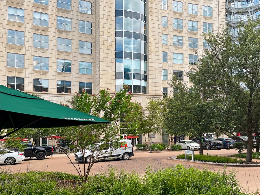 TX, Dallas - The Crescent