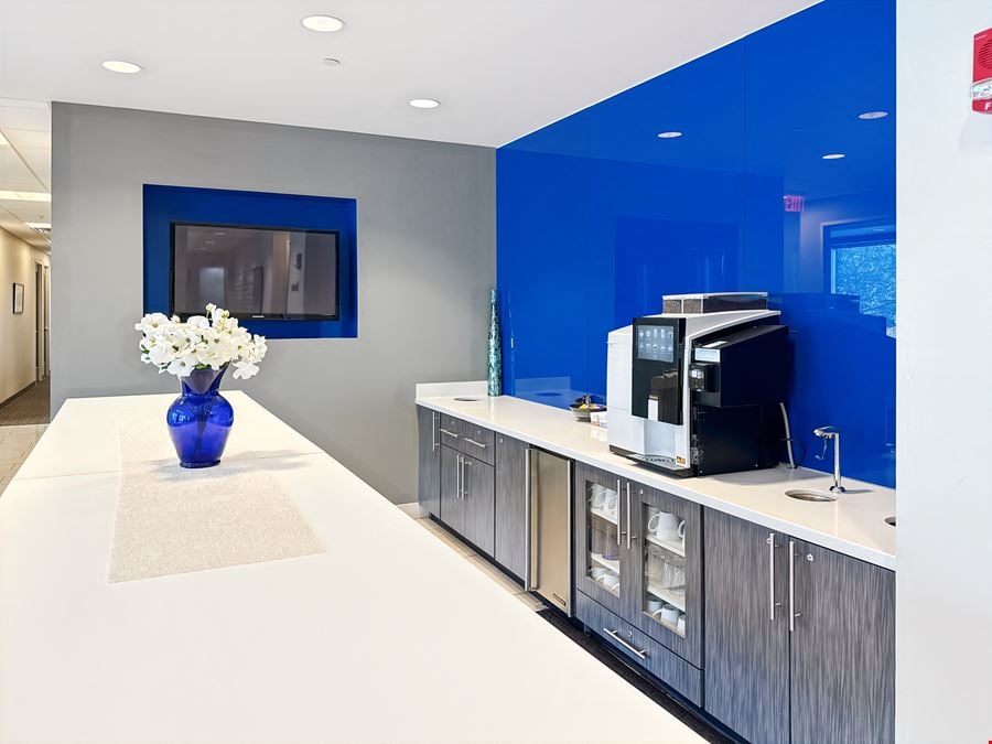 Regus - Louisville - Ormsby III Forest Green