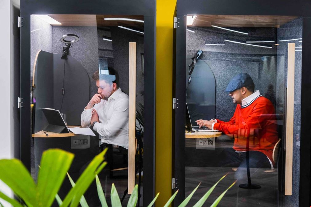 Venture X - Chiswick Park