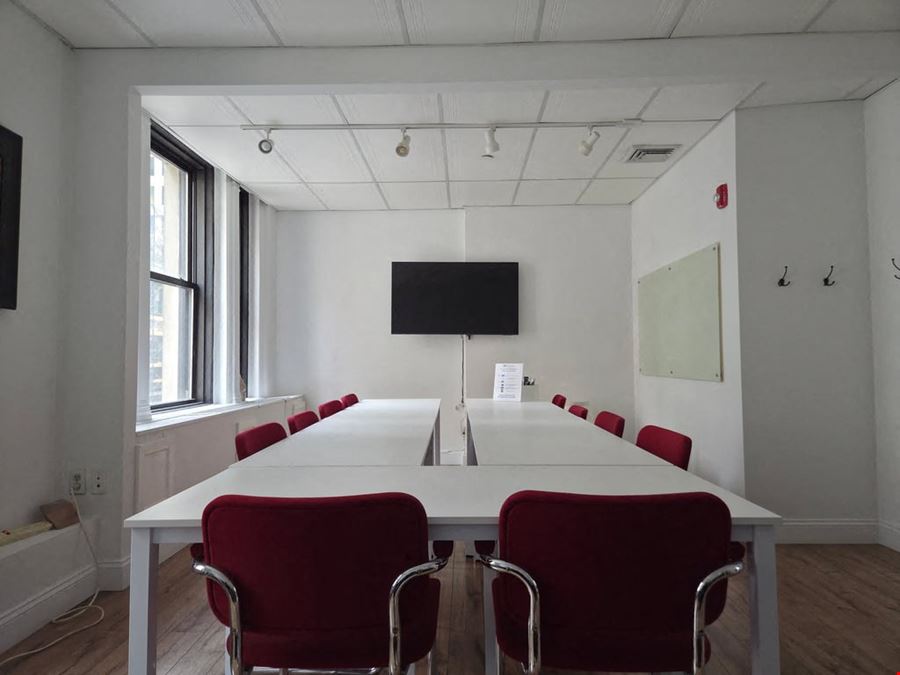 704-D: 10-Person Conference Room in Manhattan