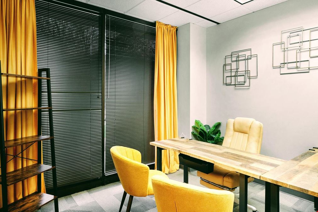 CoWork Space in Elite Atlanta Dunwoody on Perimeter Area Within a Business Center for Entrepreneurs or Hybrid Workers