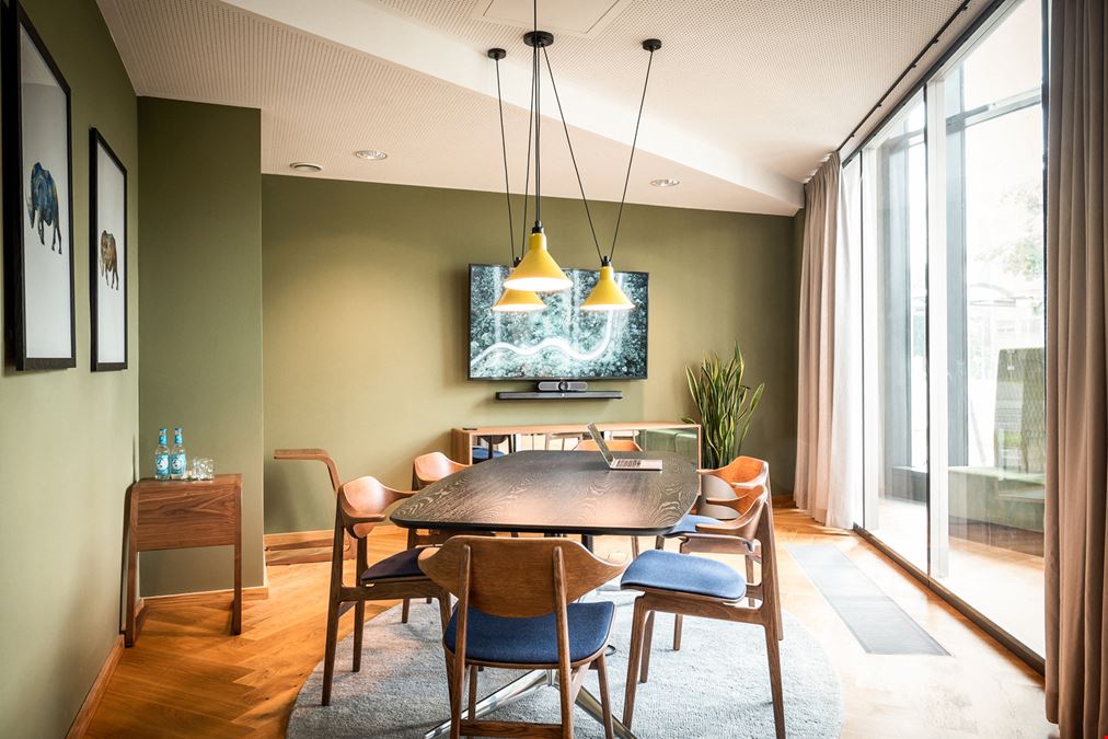 EDGE Grand Central - Berlin