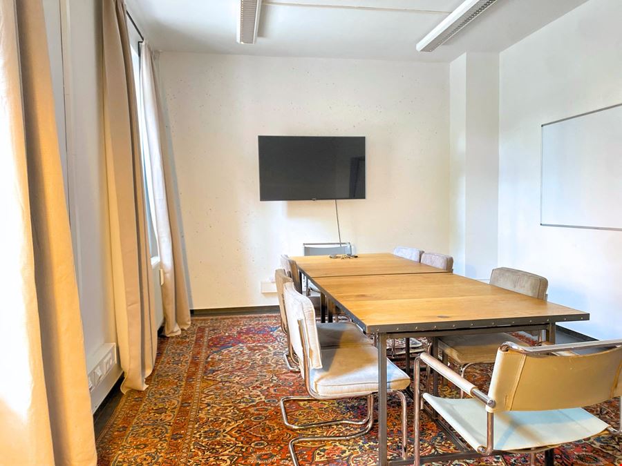 THE GATE BERLIN - TOR 208