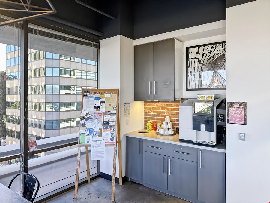 CA, Sherman Oaks - Galleria