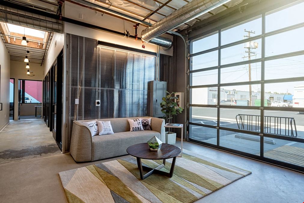 Bizhaus - Costa Mesa