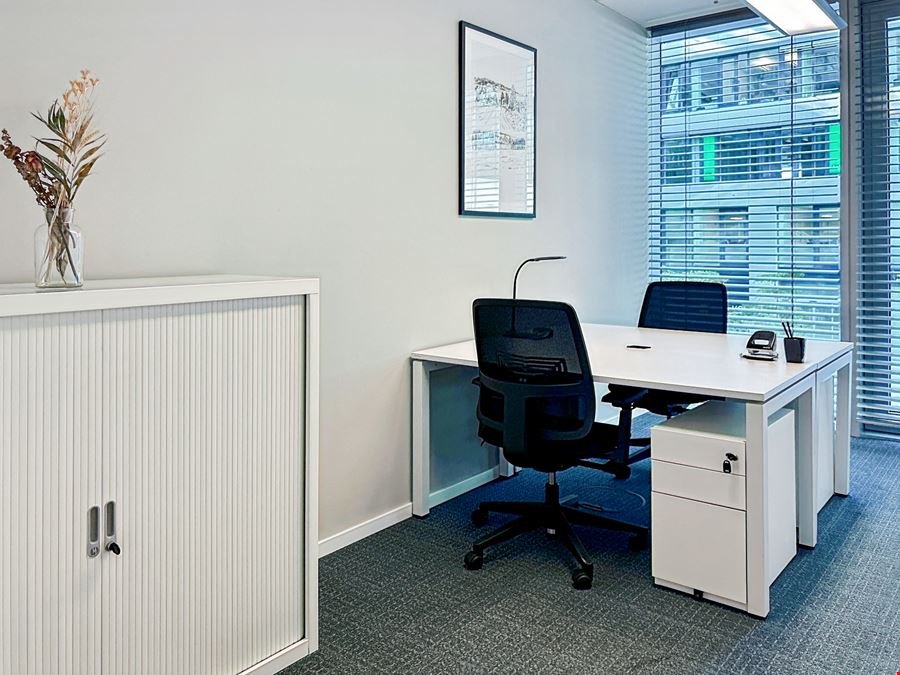 Regus - The Squaire Business Center