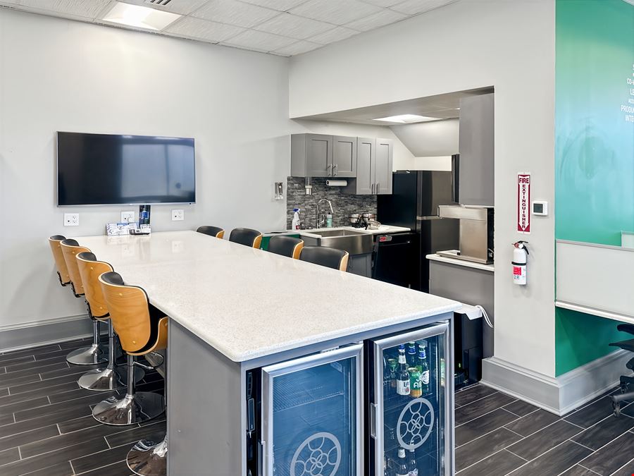 MI, Grosse Pointe Park - Mack Ave