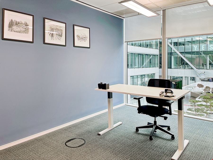 Regus - The Squaire Business Center