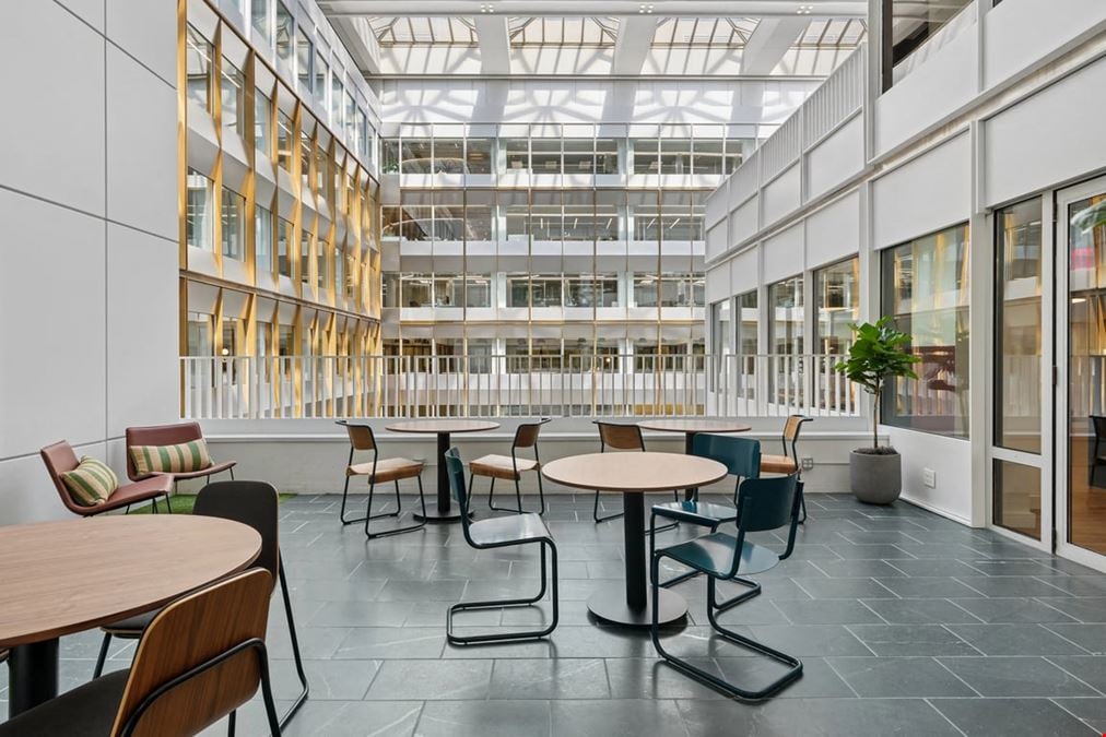 Industrious - Indy by Industrious Met Square