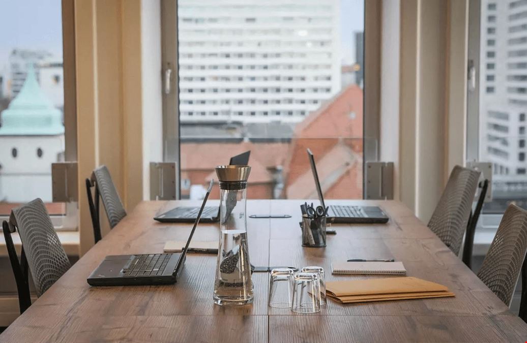 Scaling Spaces - H:32