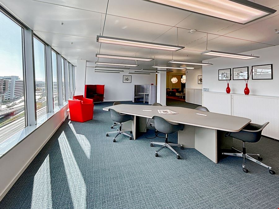 Regus - The Squaire Business Center