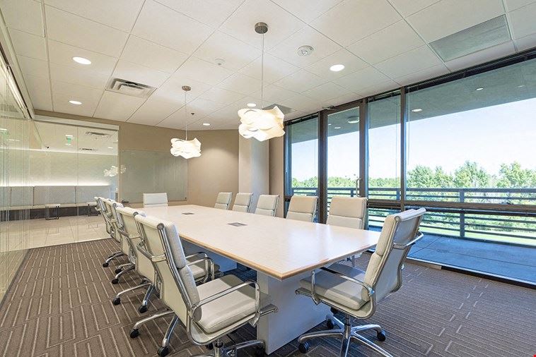 12 Person Meeting Room - Large