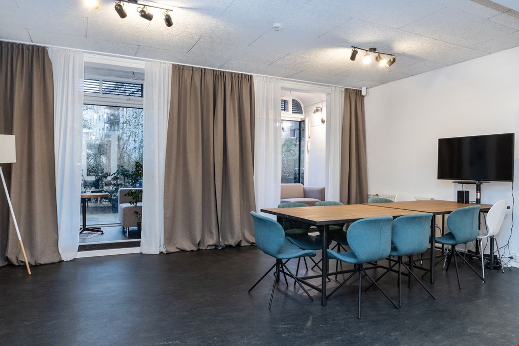 THE GATE BERLIN - TOR 208