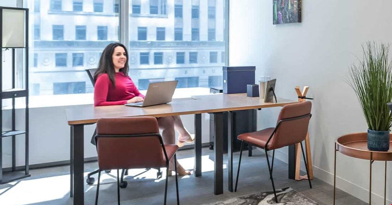 4 Desk Team Room