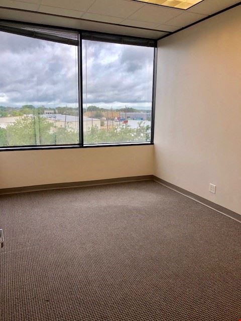 6671 Southwest Freeway