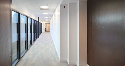 CA, Fresno - 1690 W Shaw Ave