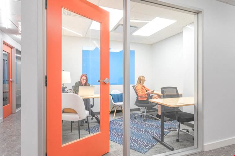 Expansive Day Office