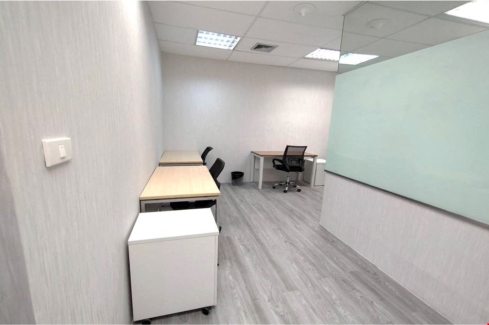 Linuxx Serviced Offices - Emporium Tower 10th Floor