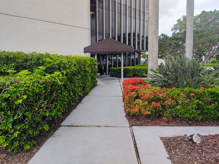 FL, Naples -  3003 Tamiami Trail