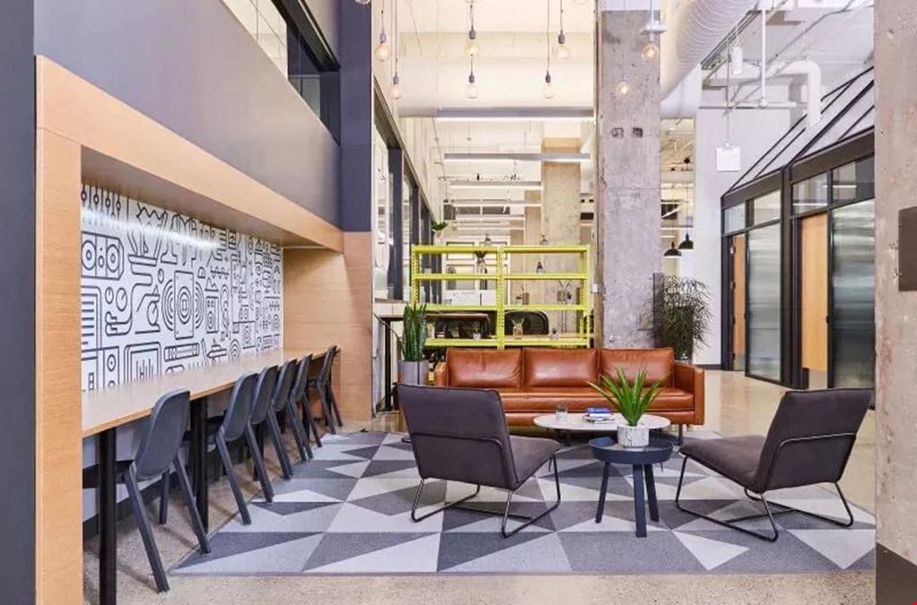 Staples Studio - Toronto - University Ave