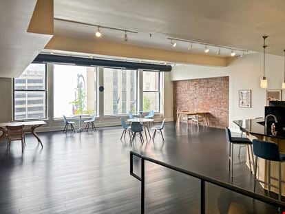Regus - Indianapolis - E Washington Street