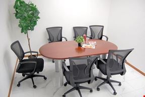 Meeting Room #102 – Round Table for 6 | Private & Collaborative Space