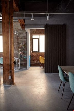 Private 4 People Meeting Room